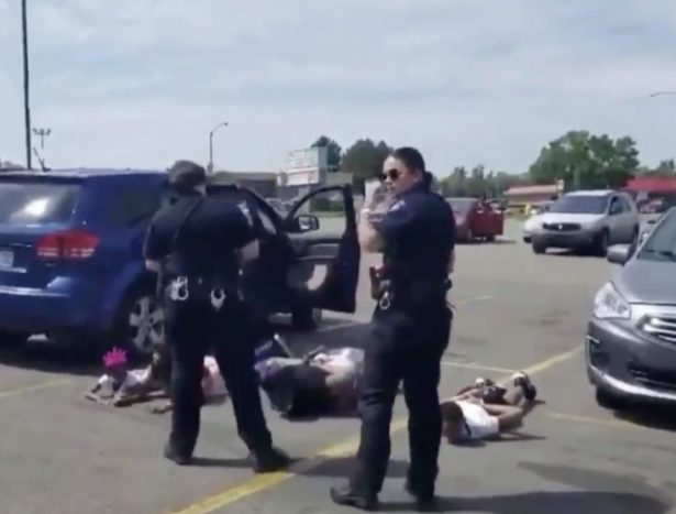 Usa, nuovo video shock dell’arresto di una famiglia di colore ad Aurora in Colorado