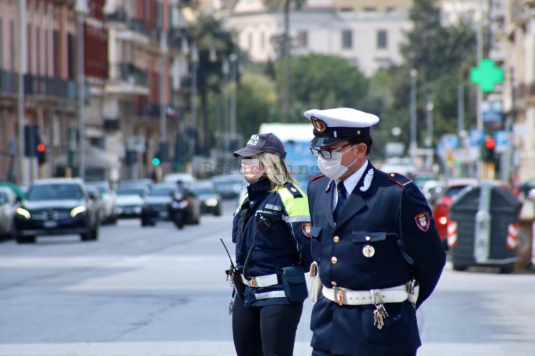 Firenze, multate quattro persone: non indossavano le mascherine dopo le 18