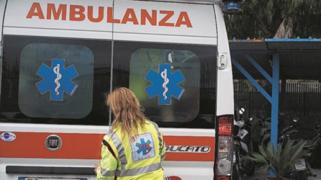 Santu Lussurgiu (Oristano), bimbo di 5 anni cade dall’auto in corsa: viaggiava senza cintura di sicurezza