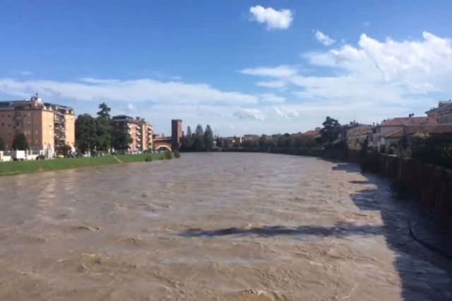 Verona, allerta meteo per la piena del fiume Adige