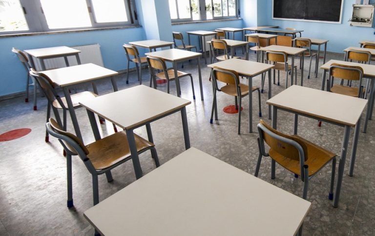 Scuola, sono arrivati a Nembro e ad Alzano (Bergamo) i primi banchi monoposto