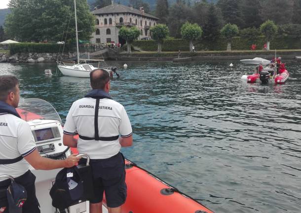 Lago Maggiore, marocchina di 20 anni affoga dopo un tuffo dalla spiaggia di Arolo