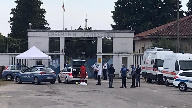 Udine, tensioni all’ex caserma Cavarzerani: ci sarebbero migranti positivi al Covid
