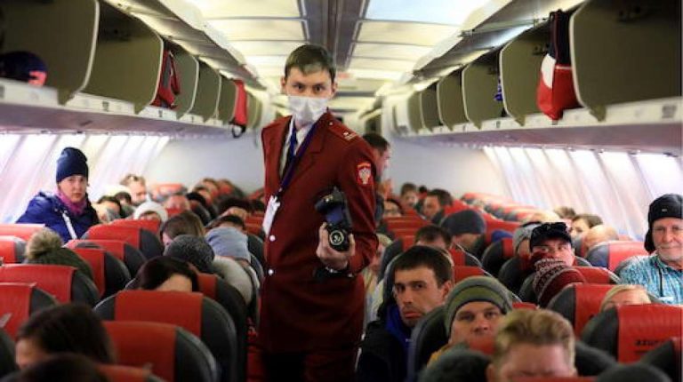 Coronavirus, ritarda il volo da Nizza a Oslo: per un minuto i 158 passeggeri dovranno fare una quarantena di 10 giorni