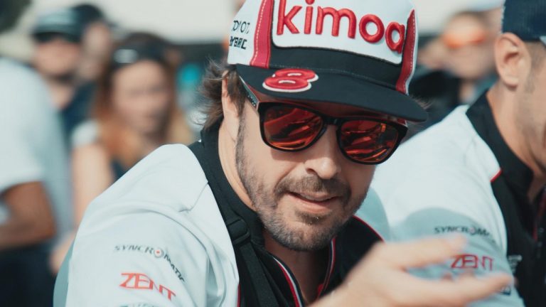 Indianapolis, paura per il pilota Fernando Alonso: si schianta a 361 km/h contro un muro e rimane miracolosamente illeso