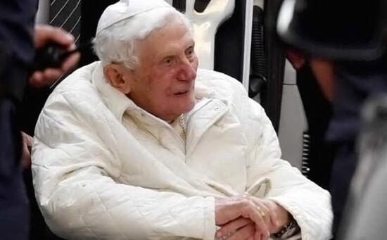 Germania, secondo il quotidiano “Passauer” Joseph Ratzinger soffre di una grave infezione al viso