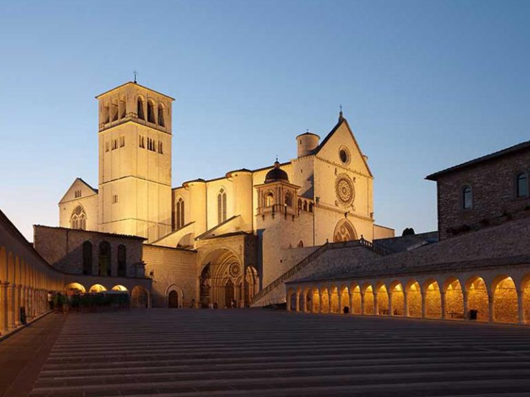 Assisi, completato lo screening sui frati della comunità Sacro Convento: 18 sono positivi al coronavirus