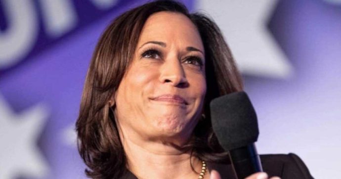 Usa, si dimette la portavoce della vice presidente Kamala Harris in evidente difficoltà dopo un’anno dalla sua elezione