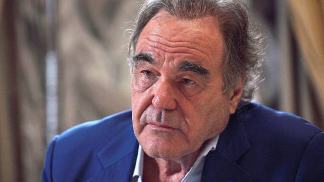 Cinema, parla il regista 3 volte premio Oscar, Oliver Stone: “Donald Trump alle elezioni? Non penso vincerà, credo l’altro tizio prevarrà, ma sia con Democratici che con i Repubblicani abbiamo gli stessi problemi”