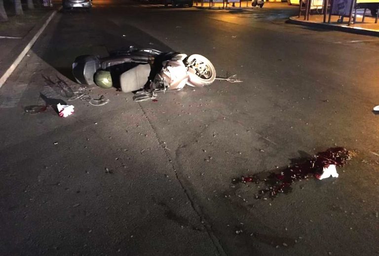 Incidente nella notte: scooter a terra, si cercano testimoni