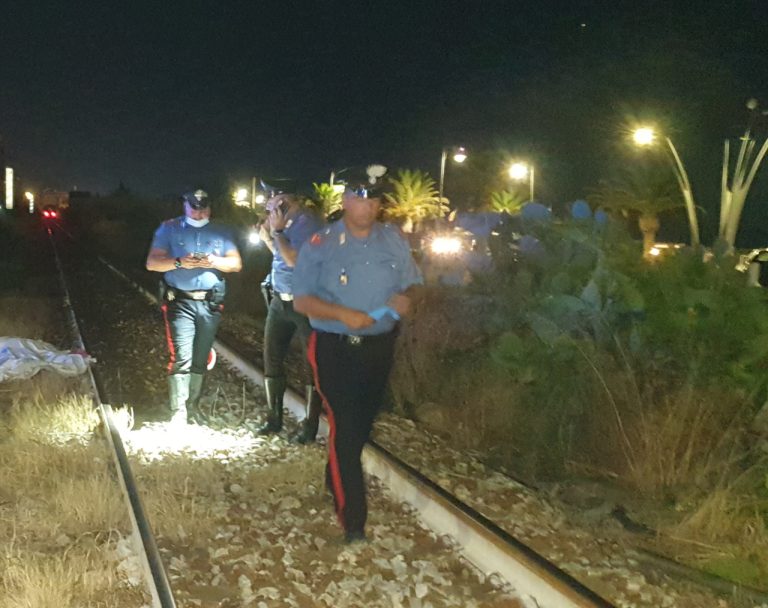 Roccella Jonica (Reggio Calabria), 24enne investito e ucciso da un treno regionale