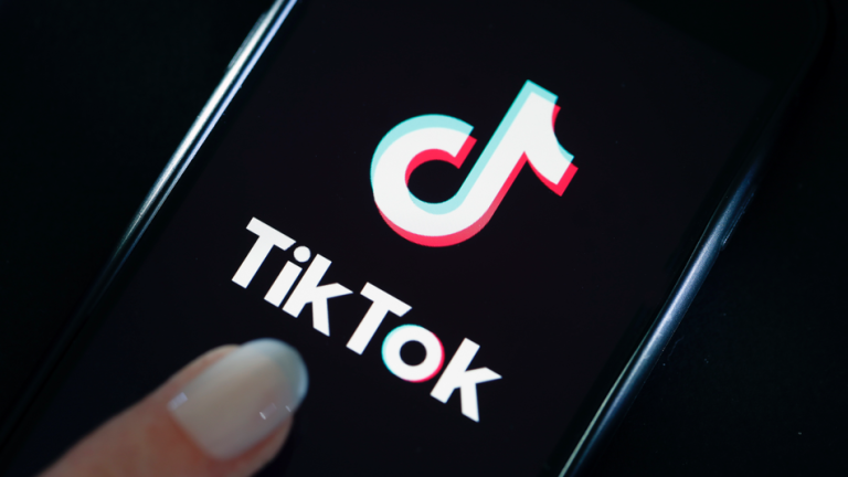 Cina, TikTok minaccia un’azione legale negli Stati Uniti contro l’ordine firmato dal Donald Trump