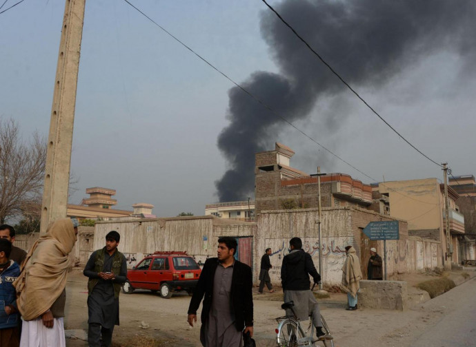 Afghanistan, attacco dei talebani contro la prigione di Jalalabad: uccise 21 persone