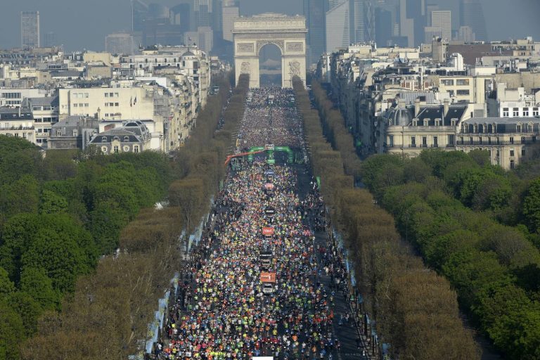 Coronavirus, in Francia è stata annullata la maratona di Parigi prevista per il 15 novembre