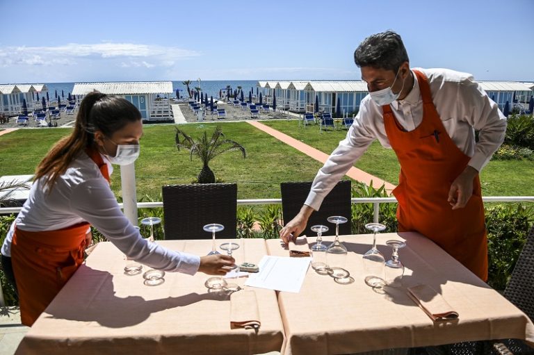 Governo, Dl ‘agosto’: mille euro per i dipendenti stagionali del turismo che hanno perso il lavoro tra il 1° gennaio del 2019 e il 17 marzo del 2020