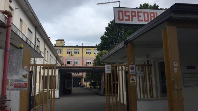 Vibo Valentia, suicidio di un paziente nel reparto psichiatrico: indagato il primario dell’ospedale