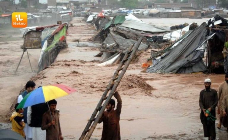 Afghanistan, almeno cento le vittime per le piogge torrenziali in dieci province
