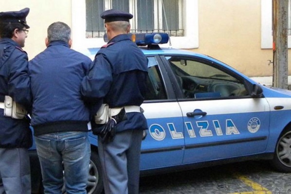 Orrore a Crotone: cinquantenne abusa per anni due sue nipoti: è stato arrestato dalla polizia