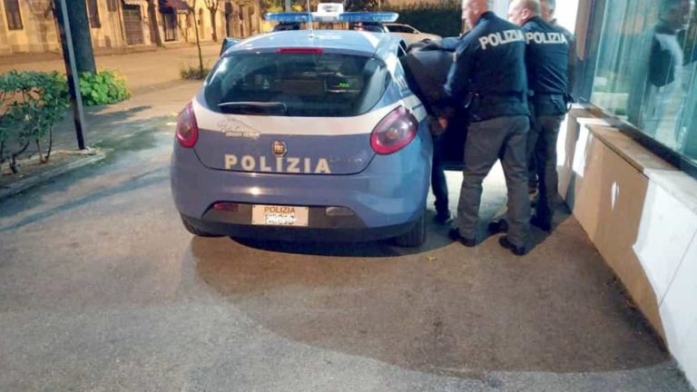 San Felice a Cancello (Caserta), 39enne pregiudicato, senza patente da 12 anni invece e uccide una donna. L’uomo è stato arrestato