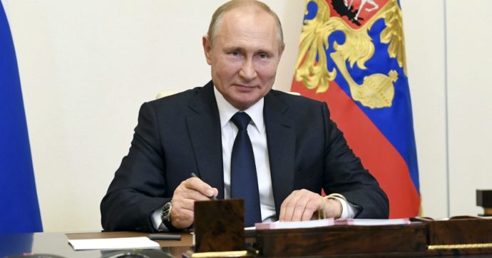 Coronavirus, la ‘propaganda’ di di Putin: “Abbiamo il primo vaccino al mondo anti Covid”