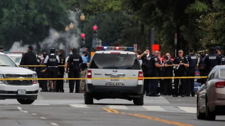 Usa, la sicurezza colpisce contro una persona armata fuori la Casa Bianca. Allontano il presidente Trump durante la conferenza stampa