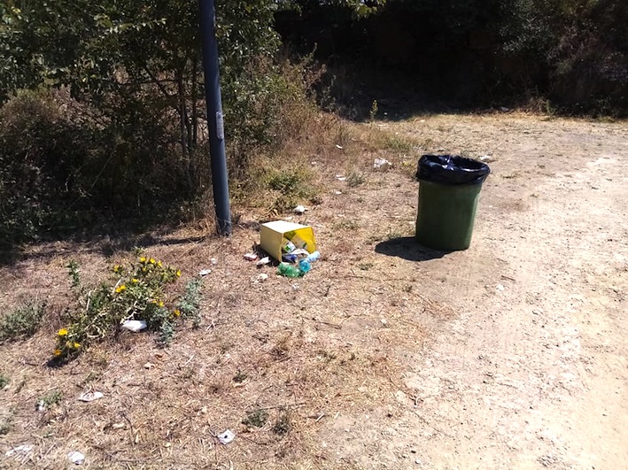 Volontari al lavoro per bonificare Campo della Fiera alla necropoli dopo il passaggio degli “incivili”