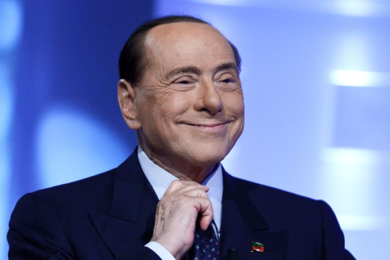Milano, Silvio Berlusconi ha fatto il tampone: gode di ottima salute