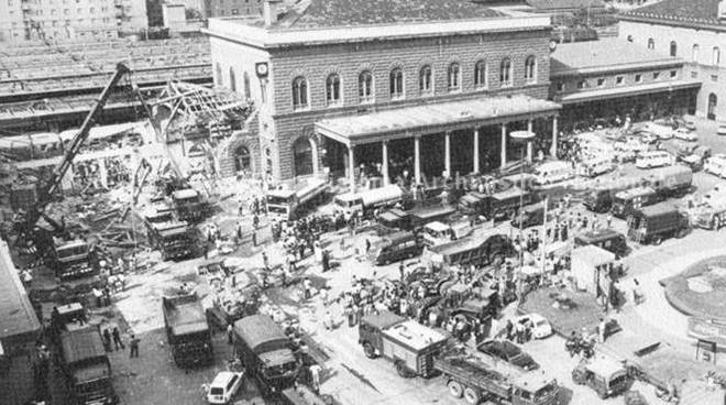 Bologna, 42 anni fa l’orrore della bomba alla stazione: 85 morti e 200 feriti