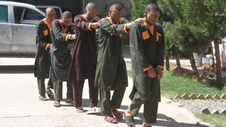 Afghanistan, le autorità governative hanno liberato gli ultimi 400 prigionieri talebani