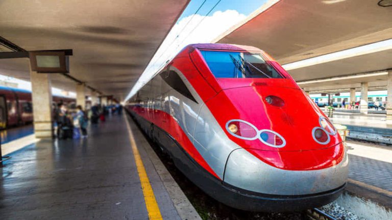 Riapertura, Trenitalia offre un 10% di posti in più da lunedì