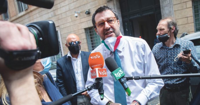 Lega, Matteo Salvini smentisce le voci di eventuali scissioni: “Parliamo di vita vera, non di fantasie. Non rispondo sulle fantasie, se le domande sono queste me ne vado”