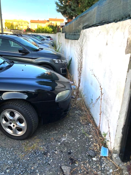 Via Fratelli Ferretti tra degrado e abbandono,sollecitato il sindaco affinché qualcuno intervenga