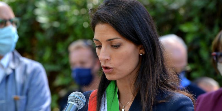 Roma, imbarazzo nel M5S per la ricandidatura di Virginia Raggi: lo stop al secondo mandato che fine ha fatto?