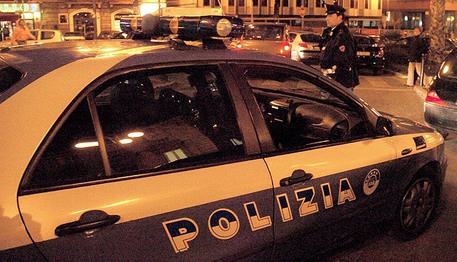 Marconia di Pisticci (Matera), violenza sessuale di gruppo subita da due minorenni: indagini della polizia