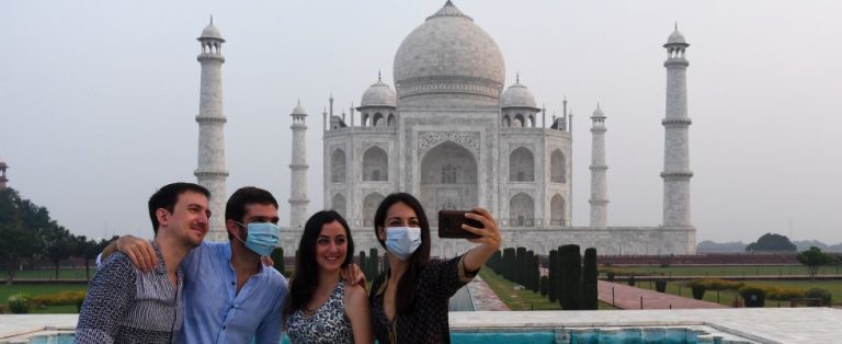 India, riapre il Taj Mahal dopo sei mesi di chiusura per il Covid