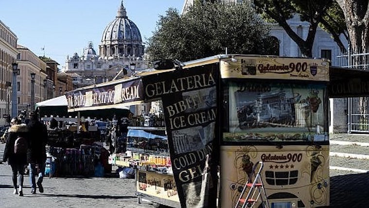 Scoperto un giro di racket al commercio ambulante: 18 misure cautelari
