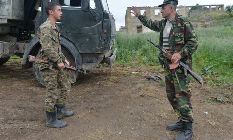 Aspri combattimenti al confine tra Armenia e Azerbaigian: almeno 39 le vittime