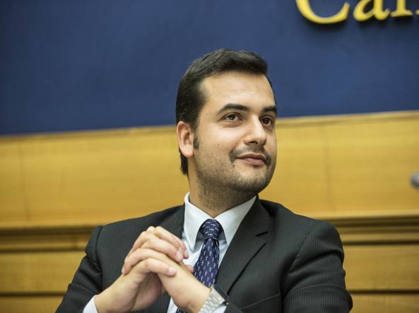 Carlo Sibilia (M5S), rinviato a giudizio per vilipendio nei confronti di Giorgio Napolitano