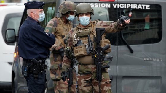 Parigi, per l’attentato terroristico di ieri arrestate sette persone
