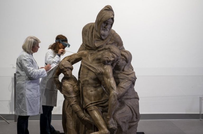 Firenze, è ripreso il restauro della Pietà di Michelangelo: emergono nuovi particolari sconosciuti