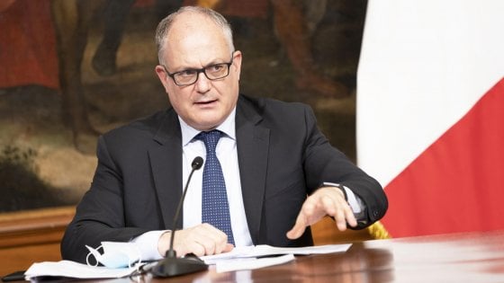 Ripartenza, parla il ministro Gualtieri: “Il Recovery plan ci dà le condizioni per una riforma fiscale sia ambiziosa”
