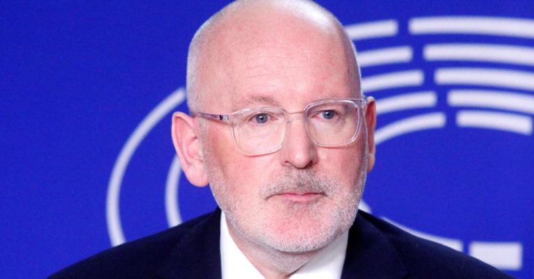 Recovery Fund, il consiglio del vice presidente della Commissione Ue, Frans Timmermans: “L’Italia si sbrighi a decidere”