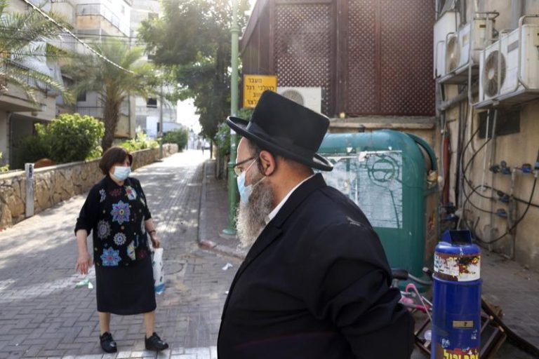 Coronavirus, linea dura del governo israeliano: coprifuoco notturno in 40 città
