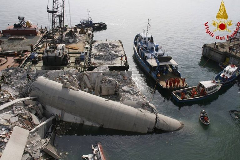 Genova, condannato l’ammiraglio Felicio Angrisano, ex comandante della capitaneria del porto della città per il crollo della Torre Piloti