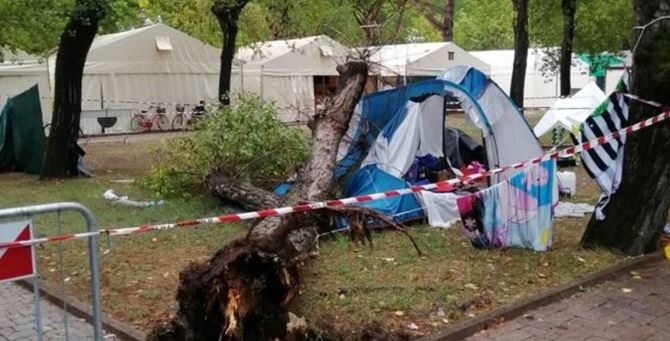 Marina di Massa, bambine uccise da un albero: due avvisi di garanzia