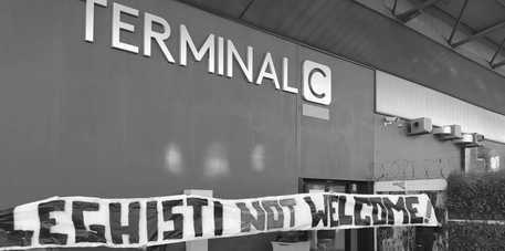 Catania, striscioni contro la Lega all’aeroporto per la tre giorni di Salvini dal 1° al 3 ottobre