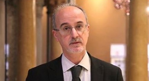 Coronavirus, per l’epidemiologo Pierluigi Lopalco “toccando i libri degli alunni il rischio è pari a zero”