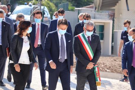 Norcia (Perugia), visita del premier Conte alla scuola superiore temporanea “De Gasperi-Battaglia”