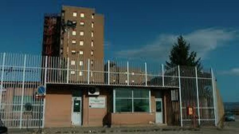 Benevento, rivolta nel carcere: feriti cinque agenti di polizia penitenziaria