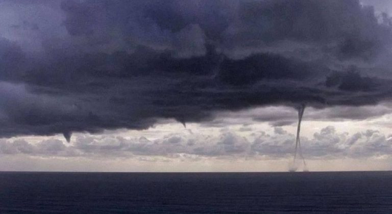 Genova, tempesta di pioggia ha colpito la città: danni, allagamenti e black out